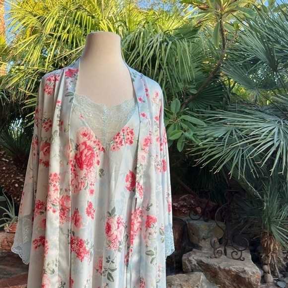 FLORA NIKROOZ 2 Piece Floral Lingerie Set, Nightgown & Robe, Pajama Size L - Picture 1 of 11
